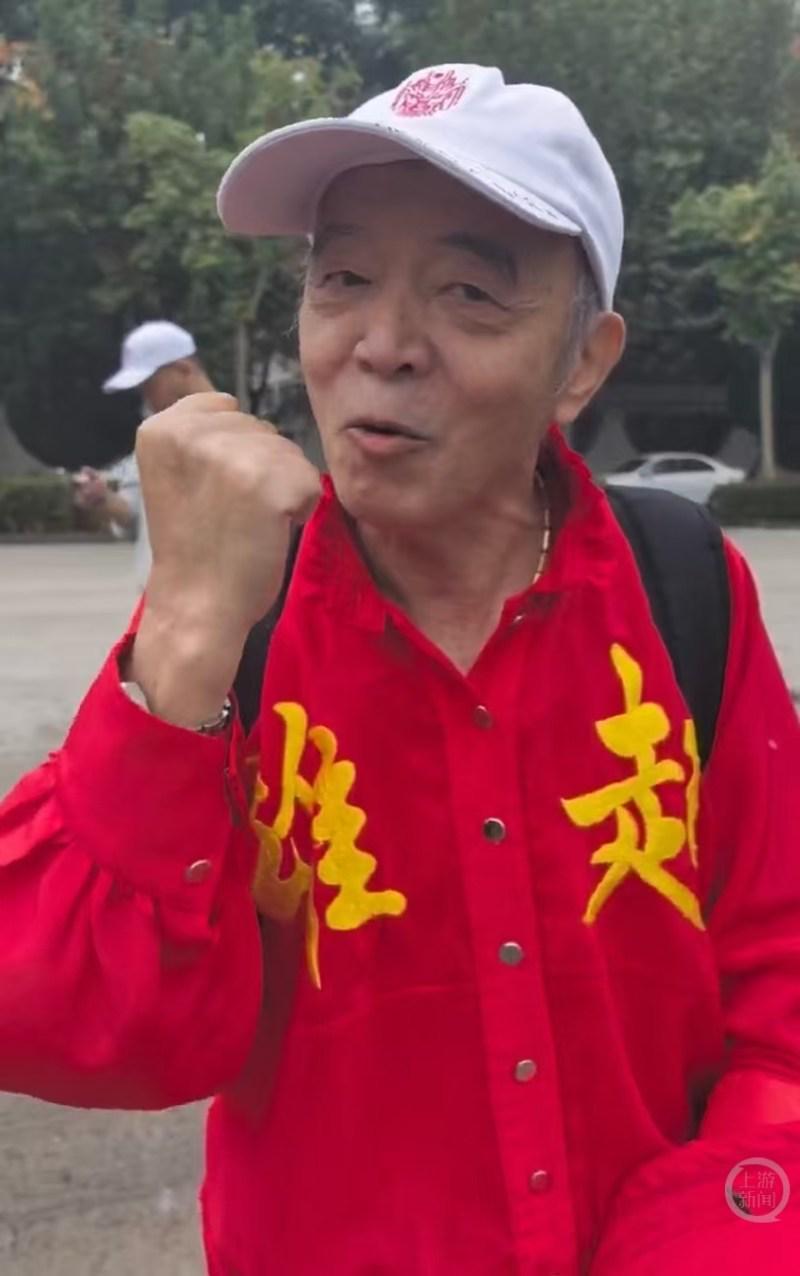 向余望18球领跑中甲，重庆冲超梦成真：中超又见雄起