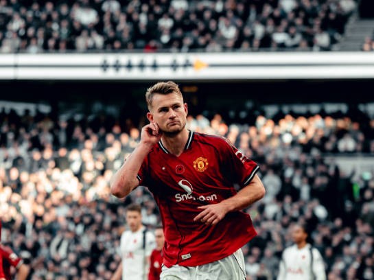 英超第11轮：曼联客场2-2托特纳姆热刺，补时两波戏剧性反扑抢镜