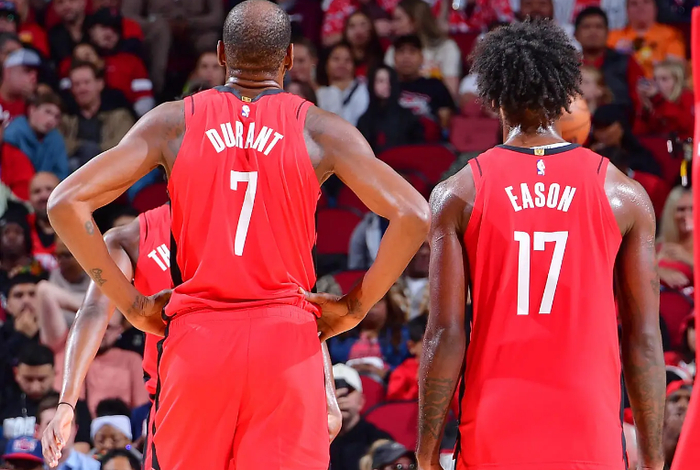 马刺121-110击溃火箭，NBA第8轮：伊森投篮火热却被轮换埋没