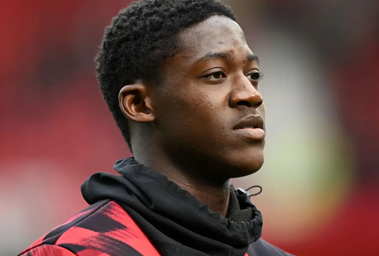 2023-24后，曼联英超两难题：梅努1次首发也保不住？贝尔巴托夫急了