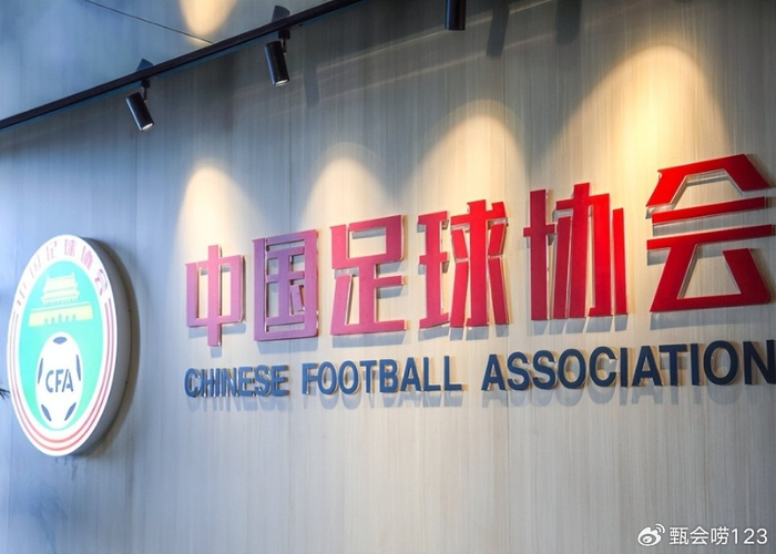 成都蓉城1-2输球：2次误判比英超还荒唐，中超裁判去哪儿了