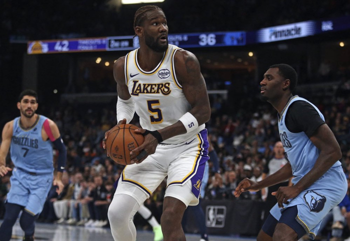 湖人117-112险胜灰熊，44分压场还靠替补“消失戏法”？艾顿背部惊魂，雷迪克给出真相（NBA杯数据警告）