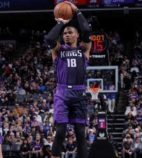 雷霆132-101碾压国王，威斯布鲁克三场场均24.3，NBA又见老威？