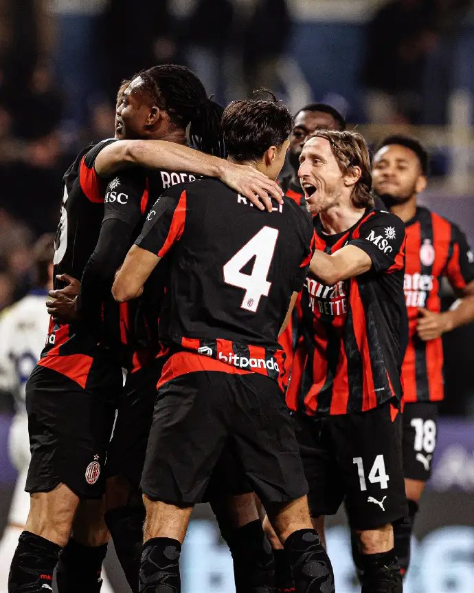 2-2被逆转！米兰4轮3平竟登顶意甲，防线像豆腐渣