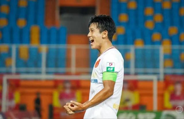 22岁队长18球,余望中甲冲超后要在中超把重庆足球砸开