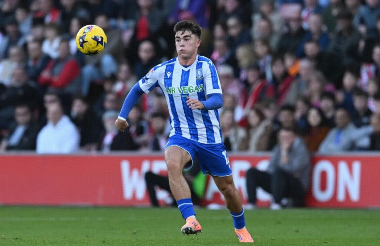 英冠1-3，曼联租将首球华丽却救不了谢周三的泥潭