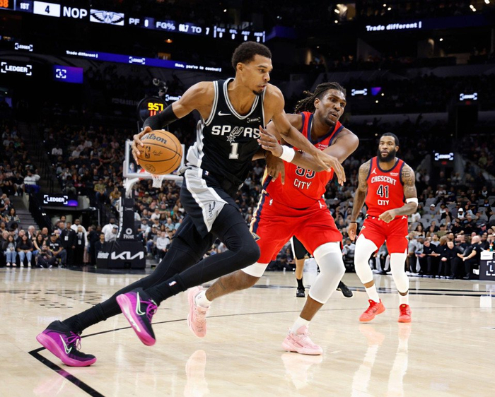 NBA：马刺126-119鹈鹕，7胜2负反超湖人，福克斯复出效率24分点燃球队