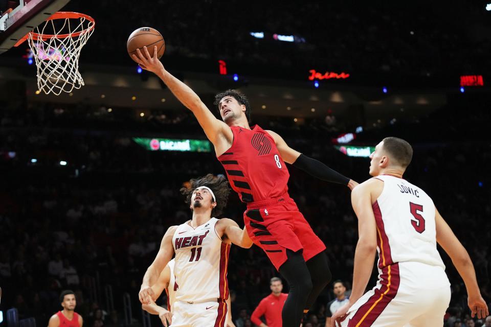 热火队136-131险胜开拓者，约维奇29分撑起主场神话（NBA）