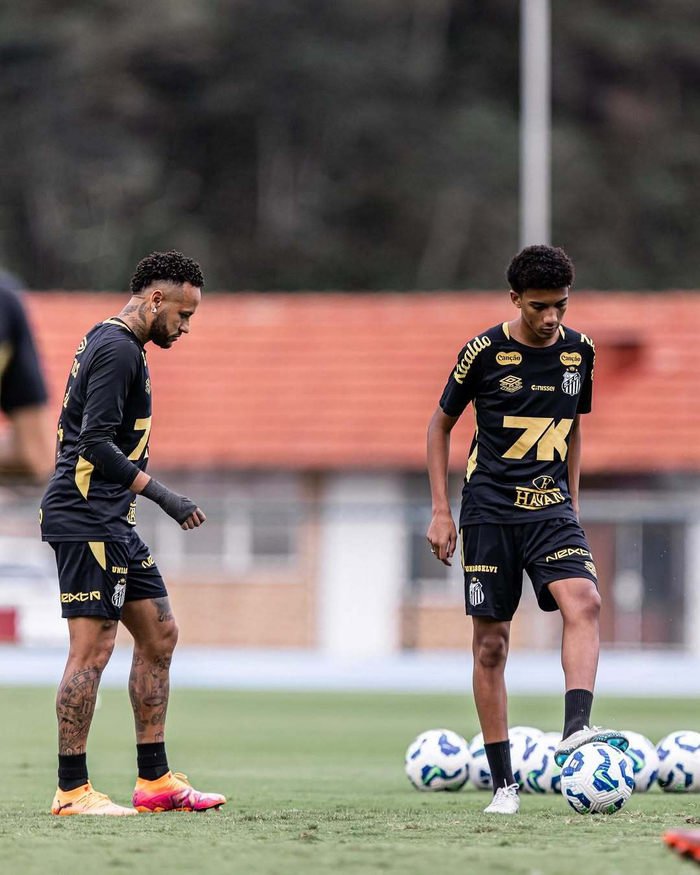 内马尔训练首秀，10分钟暖身秀让欧冠和英超都侧目了