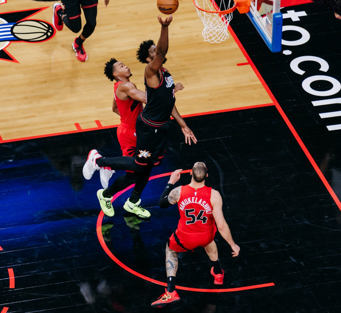 沃特福德20+17+10首个三双，费城130-120逆转猛龙（NBA）