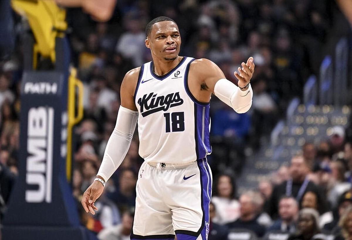 威少37岁被勇士队虐成无人问津，却一月逆袭场均21+9+8震惊NBA！