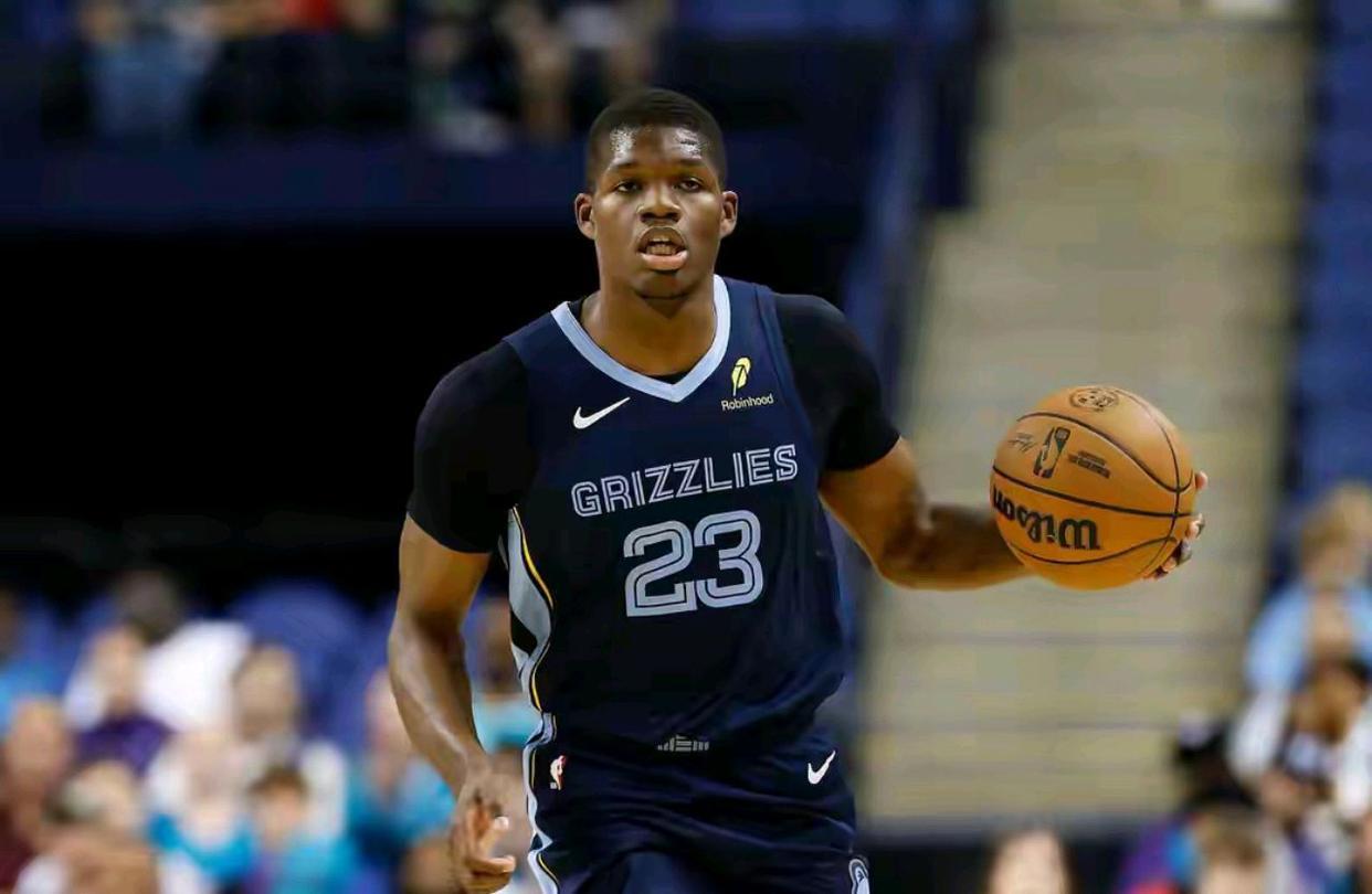 科沃德前10场15分高效化身NBA“180俱乐部”首秀，三分43.6%罚球91.2%，新秀标准被重新定义