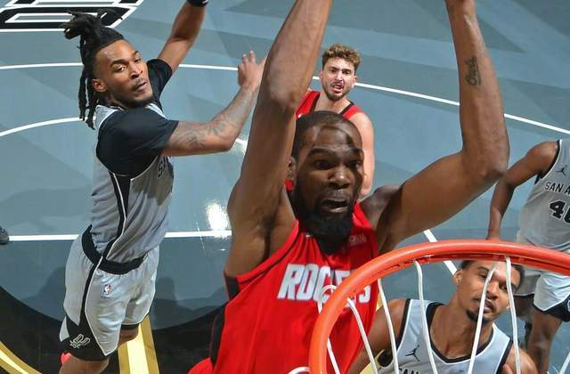 5连胜终结，火箭队在NBA被马刺队打懵？乌度卡的临场像走丢一样