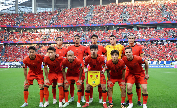 5个月选帅落幕：邵佳一接手国足，2030能翻车也能翻身，英超都在笑吗