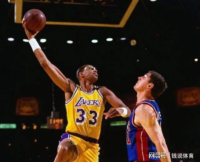 30768分的37岁刺客：4季能追上贾巴尔吗？NBA又有悬念