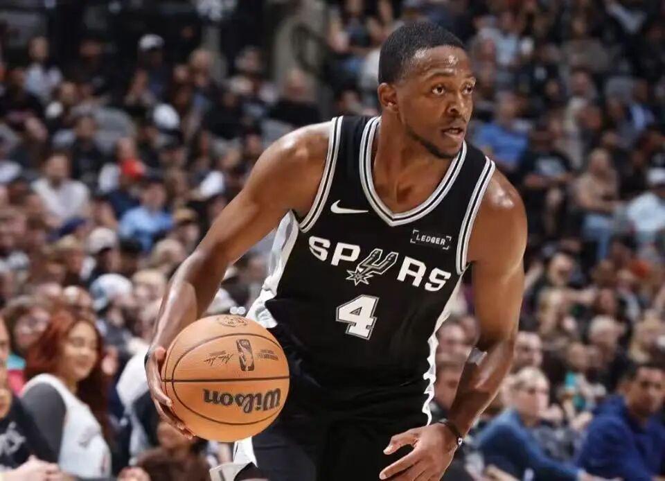 马刺进化第3阶段？福克斯回归＋文班牵制，NBA秩序要被撬动了