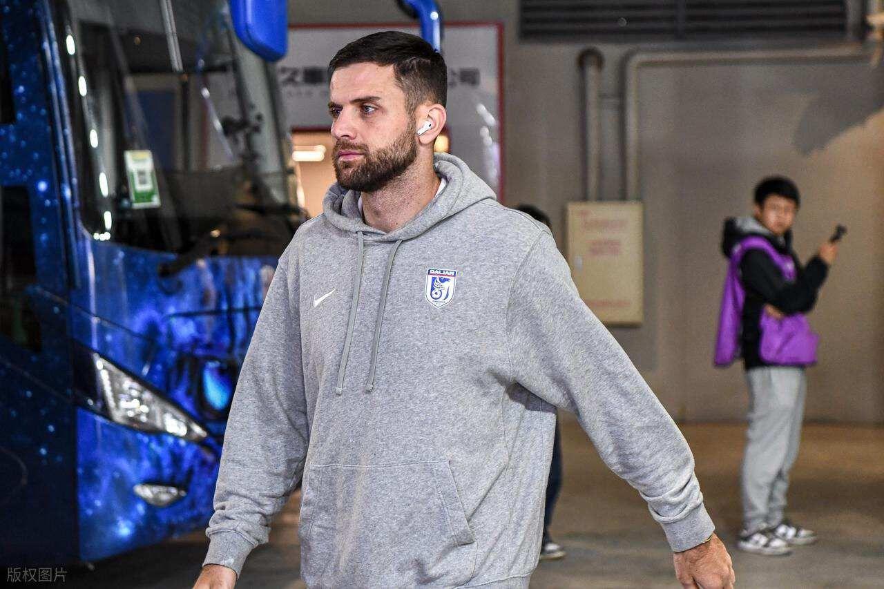 拉布亚德要走了？2年违约金砸不动大连英博的中超换血赌局，申花路易斯会是救命稻草吗