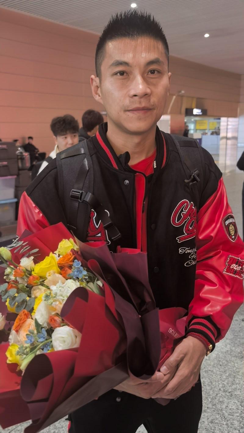 11月8冲超完成,黄希扬回到重庆引爆舆论:中超终于回家了?