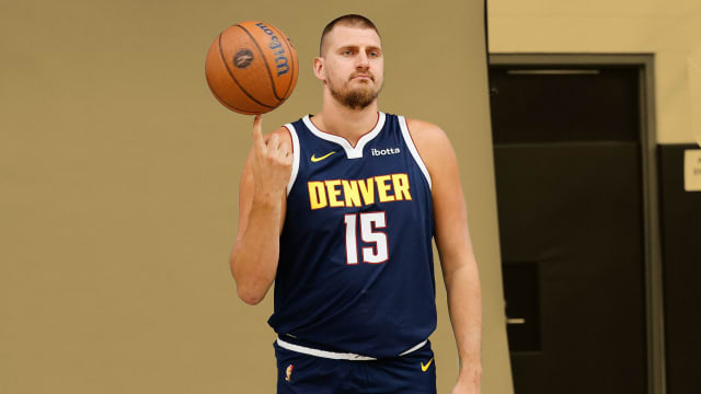 约基奇23分12板对阵邓肯回忆，三届MVP在NBA里这么云淡风轻？