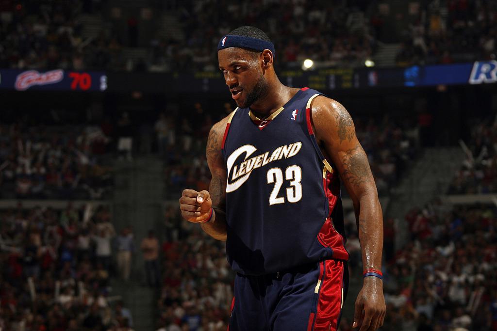 2大热门追逐？勒布朗可能在NBA再拼1季，湖人队不在保底名单