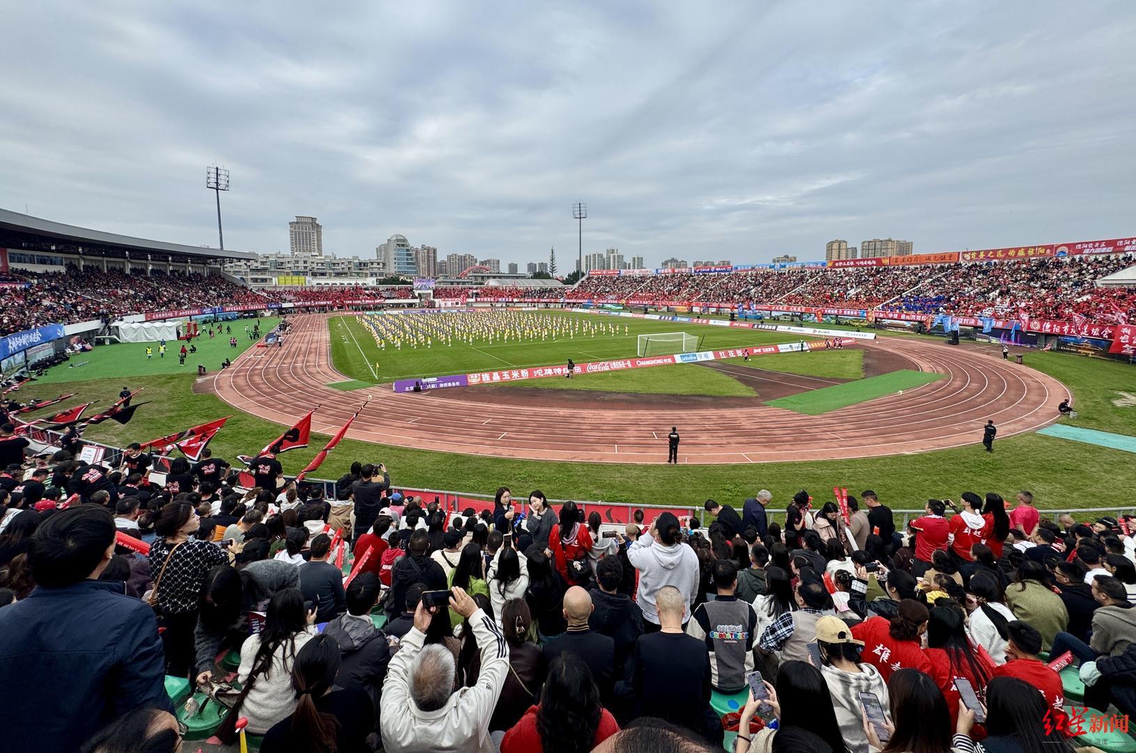19652人到场，1:1握手：四川省城市足球联赛阳哥德比热度盖过战术（有赢家吗？）