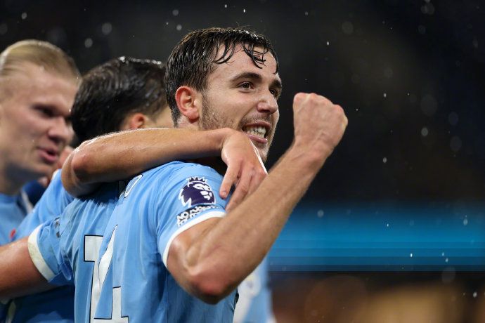 英超半场：曼城2-0领先，数据把利物浦按在地上摩擦