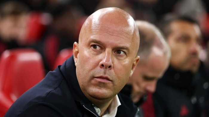 利物浦客场0-3不敌曼城，斯洛特承认英超差距并质疑边裁14秒迟举旗