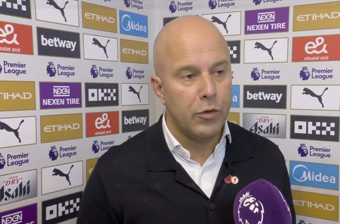 英超第11轮：曼城3-0碾压利物浦，斯洛特质疑判罚与狼队旧案撞脸