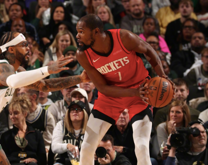 火箭122-115逆转雄鹿，凯文杜兰特31分打懵阿德托昆博，NBA又见翻盘