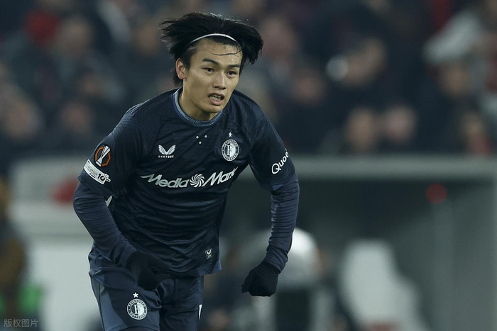 荷甲第12轮：11位前进之鹰2-1爆冷掀翻榜首费耶诺德，范佩西被打脸