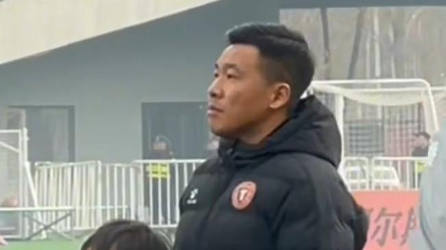 辽宁铁人5-0收官，37岁老队长或告别中甲，这一幕比中超戏码还扎心