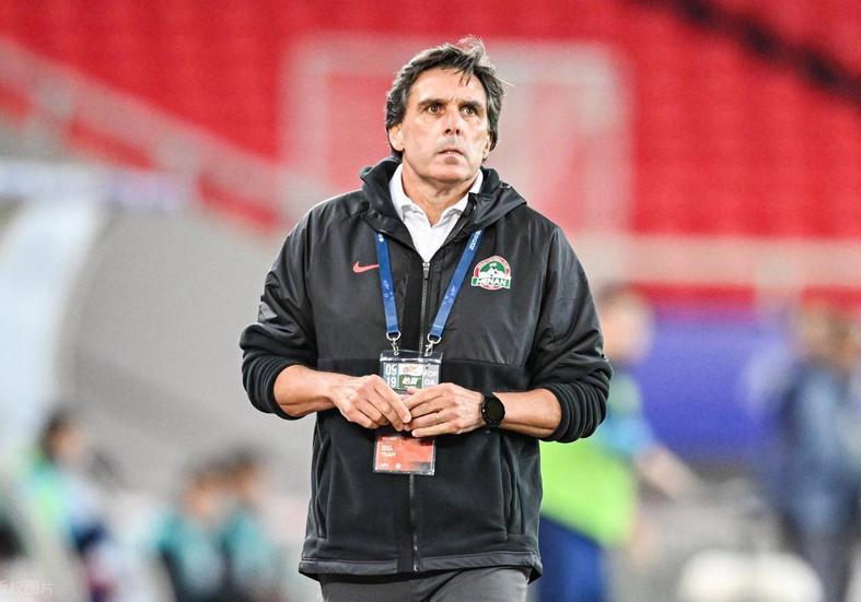 河南队主帅拉莫斯高情商化解恶意提问，足协杯冲冠欲掀中国足球新篇章