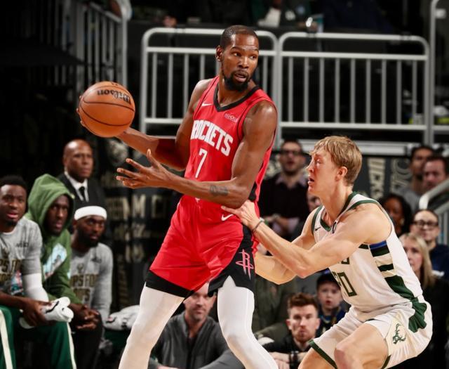 火箭122-115逆转雄鹿，凯文杜兰特31分撑起NBA夜