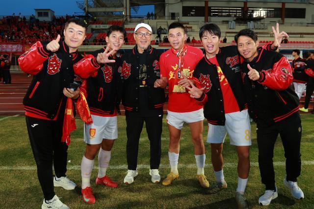 重庆铜梁龙2-1胜利踢回中超门票，1265天的眼泪值几个积分？