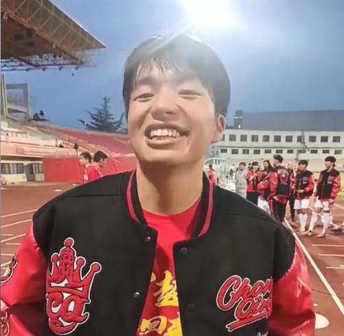 中甲联赛收官：重庆铜梁龙2-0冲超，李镇全那句“中超，重庆回来了！”炸开了锅