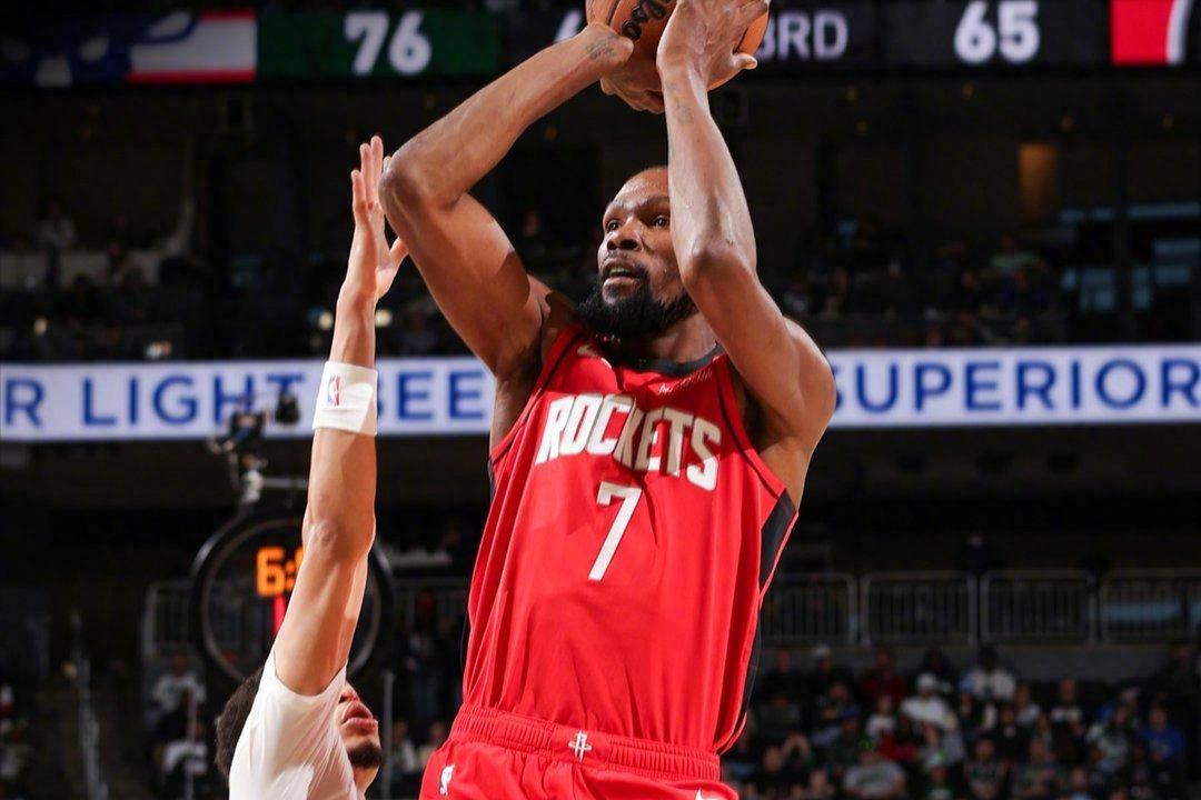 122-115逆转，火箭队在NBA对决雄鹿队：凯文杜兰特31分救场还不够狂？