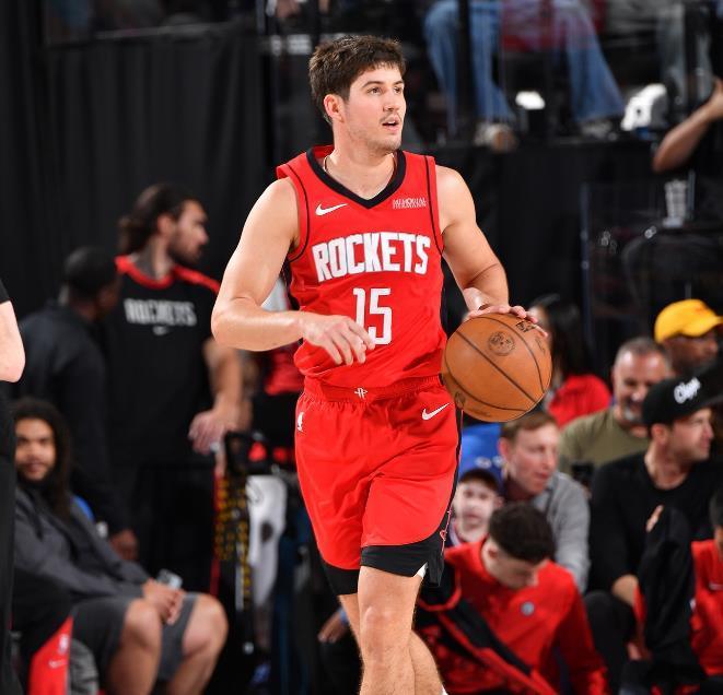 21岁谢泼德两场32分，NBA替补也能当核心？火箭队该怎么选