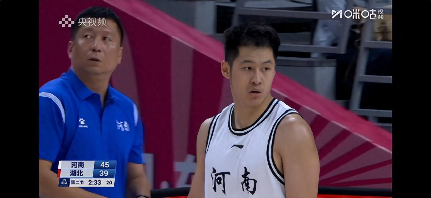 84-77和104-84两场数据，26岁崔晓龙能否填补上海男篮后卫空缺，像NBA那样稳？