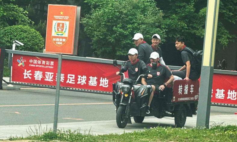 长春亚泰降级落地，苏亚雷斯揽责背锅，杜震宇能救津门虎式亚泰吗？