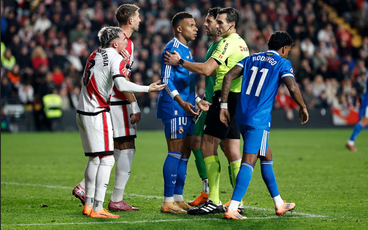 皇马西甲0-0被巴列卡诺坑大了，裁判双双翻车，VAR活像看不见！