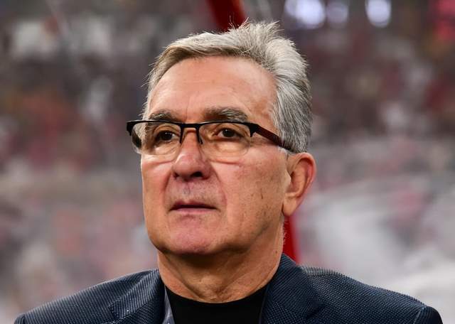 邵佳一接棒国足，足协还会“放水”吗？伊万执教18强赛9分背后真相