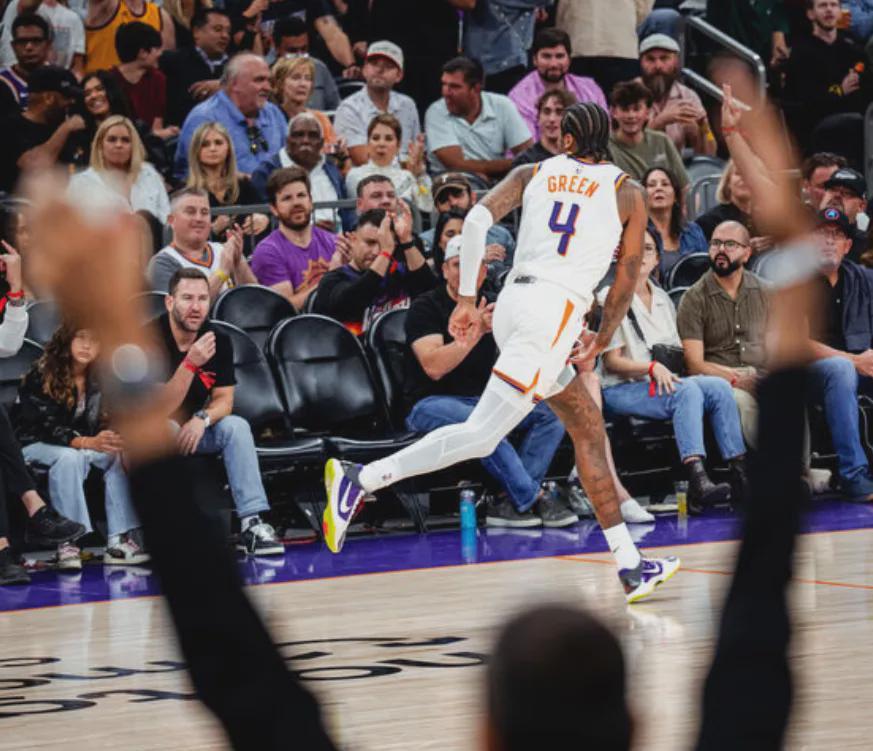 比尔5场场均7.4分，快船队在NBA里像回收旧货？