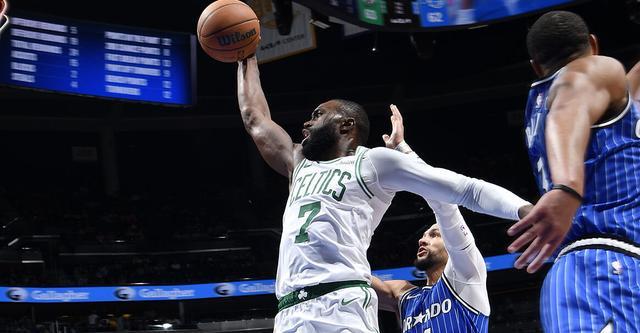 凯尔特人111-107险胜魔术，沃尔什底角三分定胜负，NBA末节13-0炸场