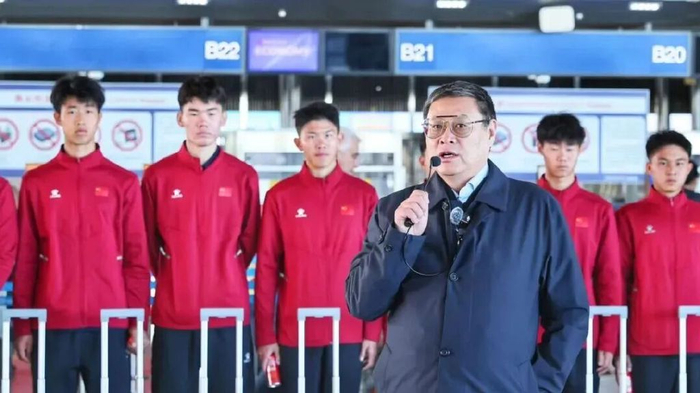 9年投身收购，周云杰把中国足球往法甲拉，是桥还是摆设？