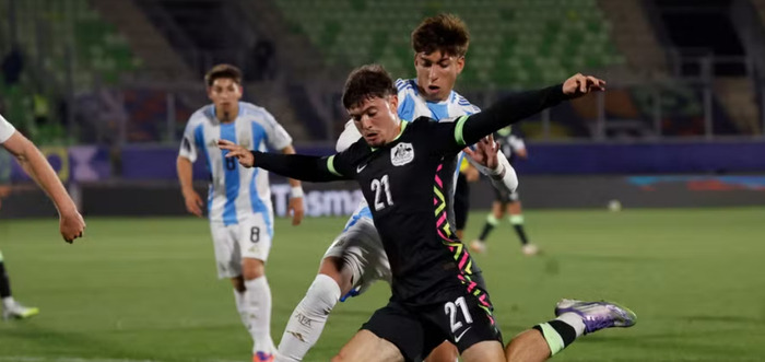 18岁就上国家队？曼联小将入选名单引发英超球迷吐槽和争议