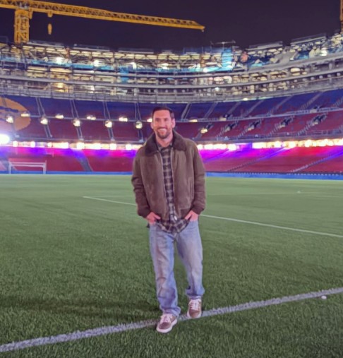 11月10日1条置顶动态，梅西把西甲情书挂在诺坎普，迈阿密国际也得留神