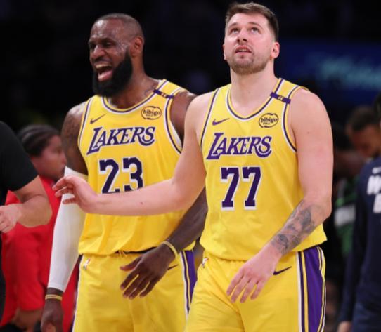 湖人要弃詹姆斯？皮尔斯狠批41岁老将连替补都不配，NBA年轻化到底几时了？