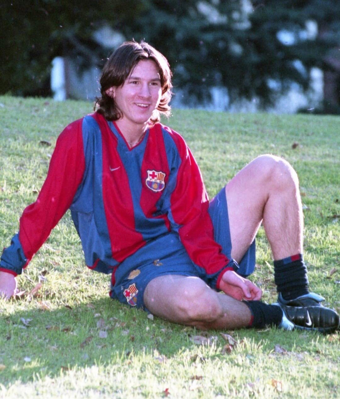 1张旧照把诺坎普和西甲记忆拉回：莱昂内尔·梅西又把巴塞罗那翻成老歌