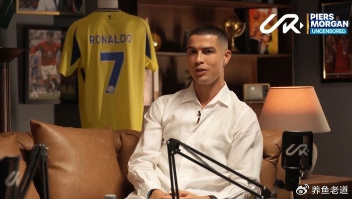 C罗没去若塔葬礼引爆英超热议，粉丝黑粉吵翻半边天