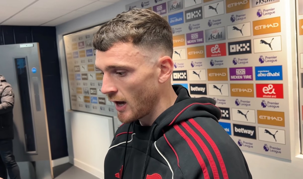 英超第11轮：利物浦0-3被曼城按在地上摩擦，罗伯逊一句话很狠